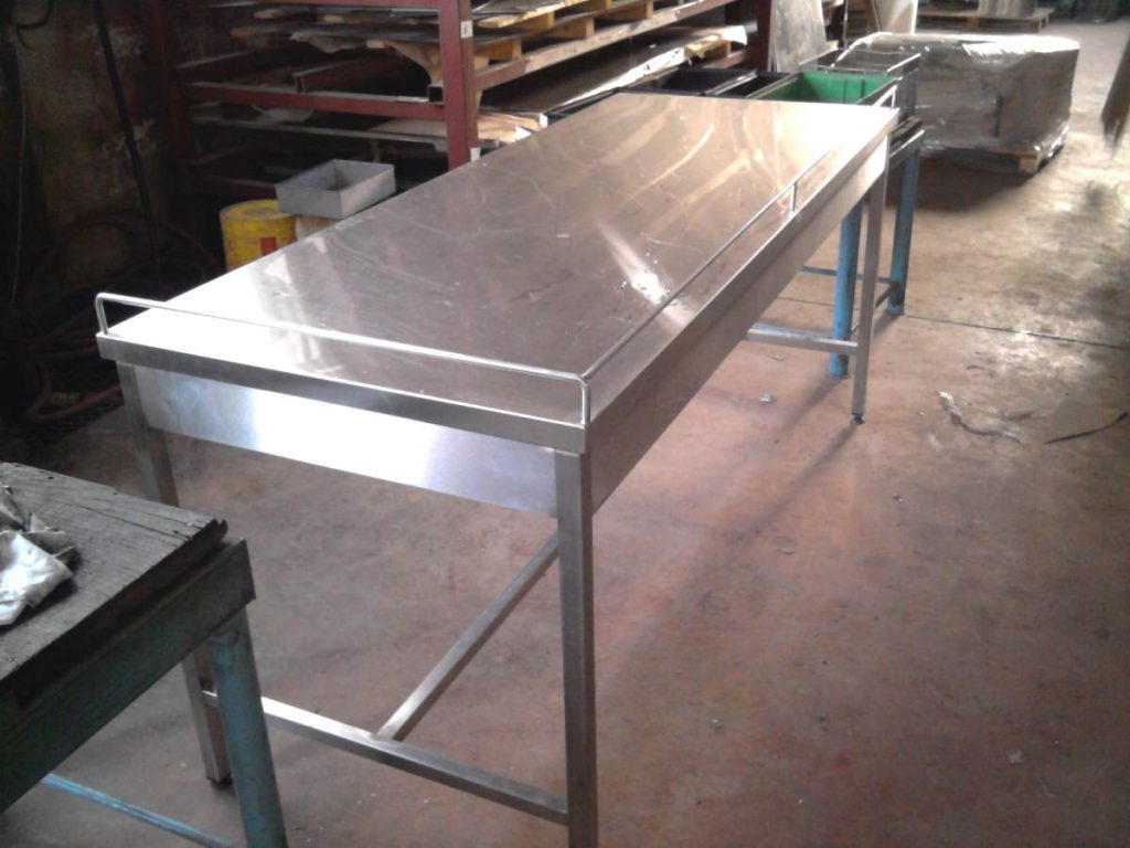 Table inox